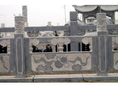 典雅庭院，藝術雕琢 異形欄板與裝飾擺件的空間美學